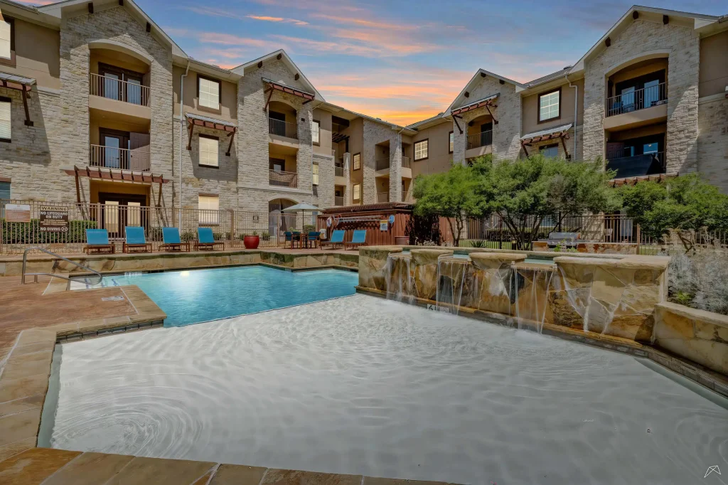 arioso apartments pool