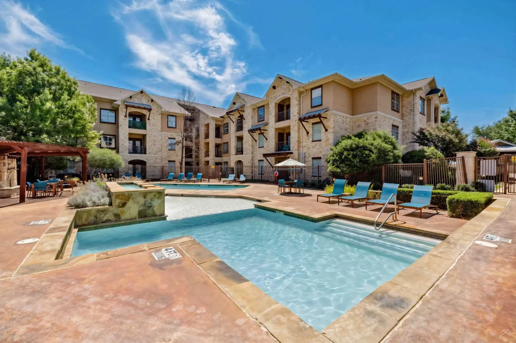 arioso apartments pool 3