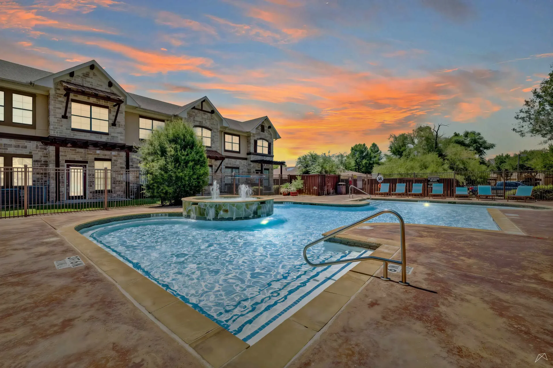 arioso apartments pool 4