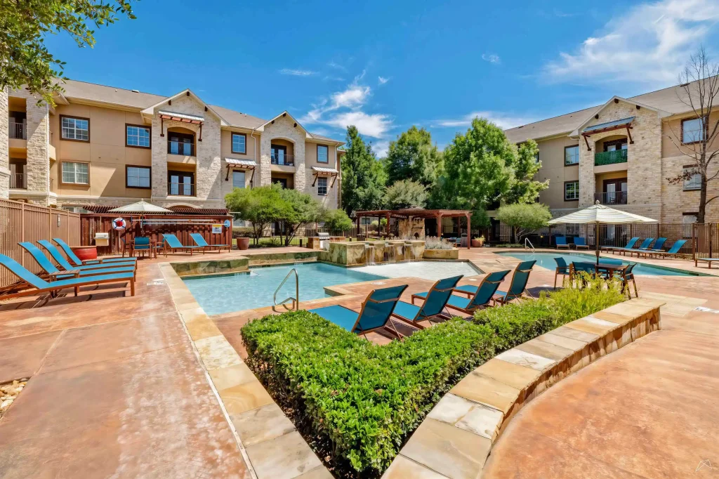 arioso apartments pool 5